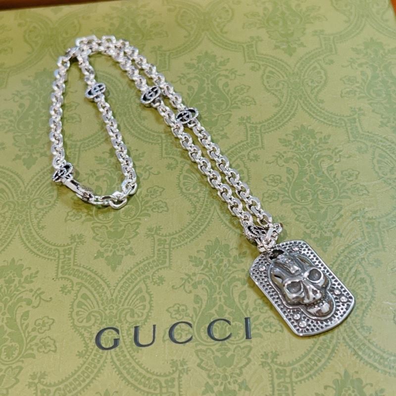 G*u*i necklaces